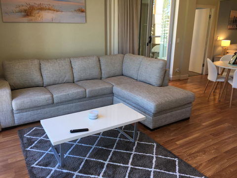 Beachside Luxury Apartments One & Two Bedroom In Beachfront Oaks Pier Building - Accommodation Gladstone 20