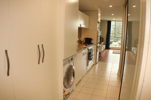 Beachside Luxury Apartments One & Two Bedroom In Beachfront Oaks Pier Building - Accommodation Gladstone 7