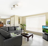 Ainslie Roberts Drive Retreat - Accommodation Gladstone