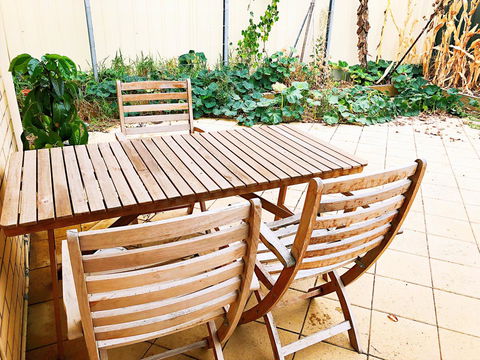 Beautiful Garden House - Accommodation Gladstone 22