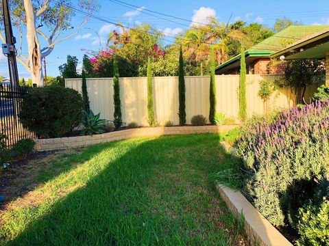 Beautiful Garden House - Accommodation Gladstone 8