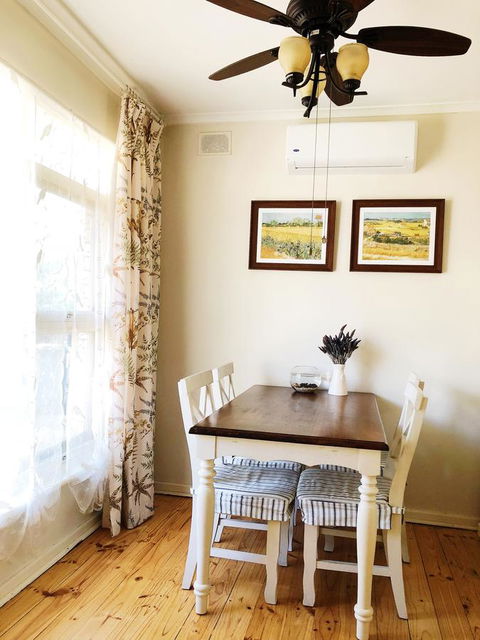 Beautiful Garden House - Accommodation Gladstone 16