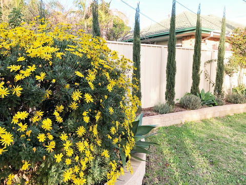 Beautiful Garden House - Accommodation Gladstone 2