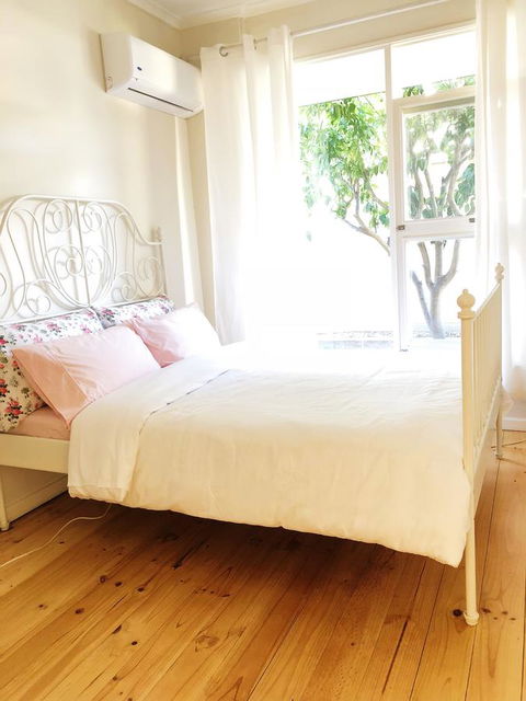 Beautiful Garden House - Accommodation Gladstone 12