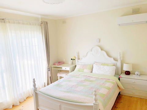 Beautiful Garden House - Accommodation Gladstone 10