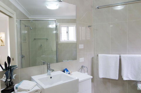 Mollymook Beach Waterfront - Accommodation Gladstone 5