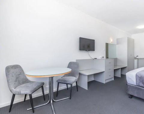 Hi 5 Glenelg Studio Apartment - Accommodation Gladstone 8