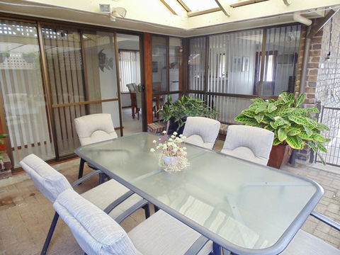 Baronet B & B - Accommodation Gladstone 16