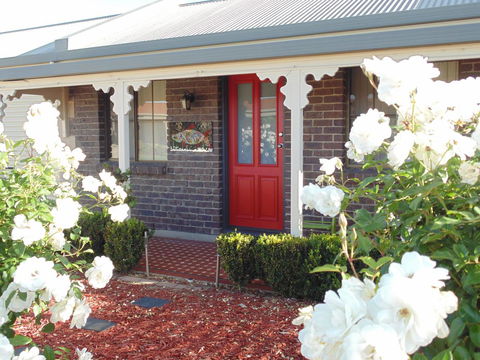 Baronet B & B - Accommodation Gladstone 0