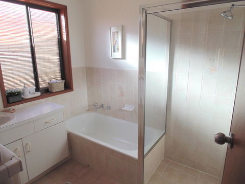 Baronet B & B - Accommodation Gladstone 13