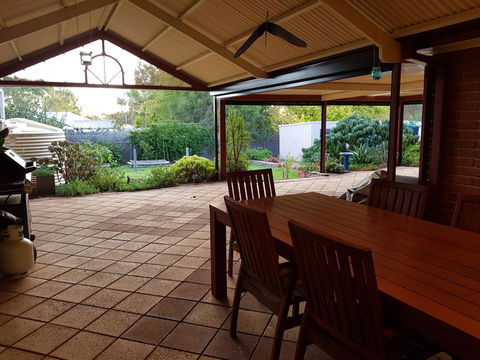Frog Song At Willunga - Accommodation Gladstone 13