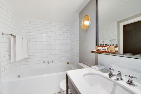 Mayfair Hotel - Accommodation Gladstone 1