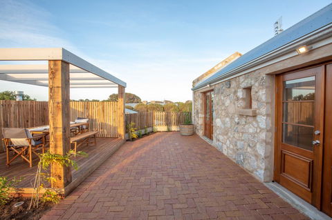 Lucy's Cottage - Accommodation Gladstone 23