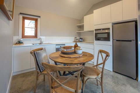Lucy's Cottage - Accommodation Gladstone 10