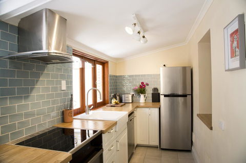 Wayfarers Cottage - Accommodation Gladstone 2