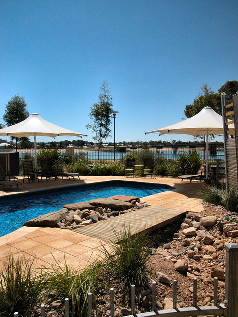 Majestic Oasis Apartments - Accommodation Gladstone 8