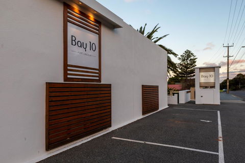 Bay 10 - Suites And Apartments - Accommodation Gladstone 19