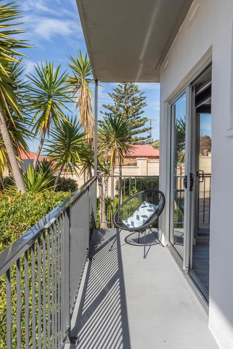 Bay 10 - Suites And Apartments - Accommodation Gladstone 4
