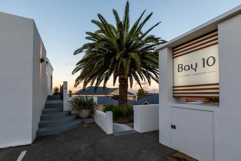 Bay 10 - Suites And Apartments - Accommodation Gladstone 21