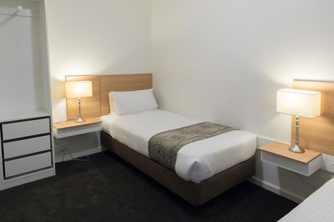 Bay 10 - Suites And Apartments - Accommodation Gladstone 24