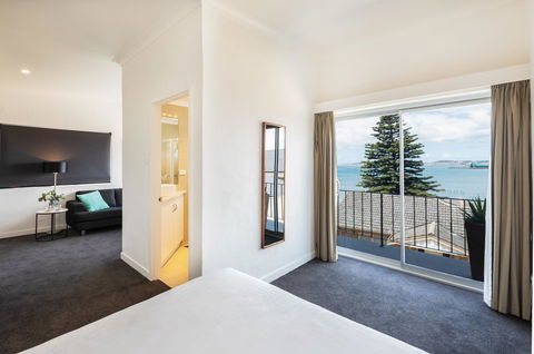 Bay 10 - Suites And Apartments - Accommodation Gladstone 7