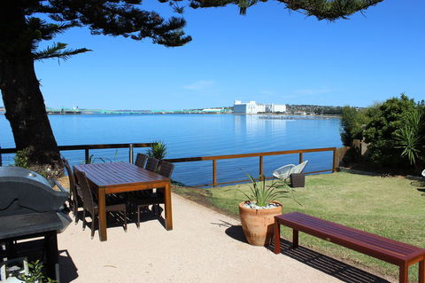 Bay 10 - Suites And Apartments - Accommodation Gladstone 17