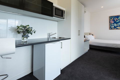 Bay 10 - Suites And Apartments - Accommodation Gladstone 18
