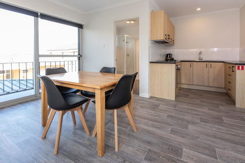 Bay 10 - Suites And Apartments - Accommodation Gladstone 10