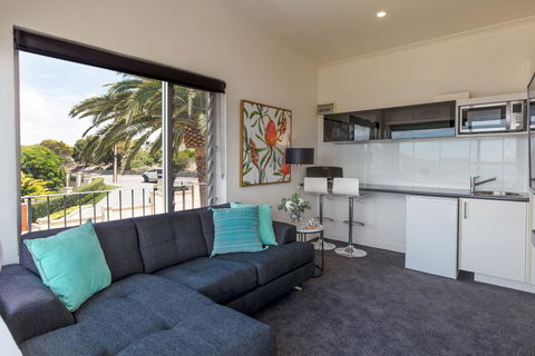 Bay 10 - Suites And Apartments - Accommodation Gladstone 6