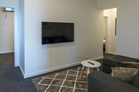 Bay 10 - Suites And Apartments - Accommodation Gladstone 9