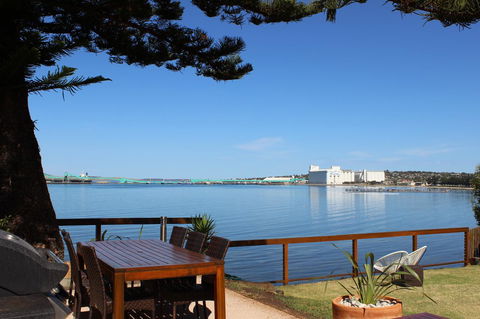 Bay 10 - Suites And Apartments - Accommodation Gladstone 29