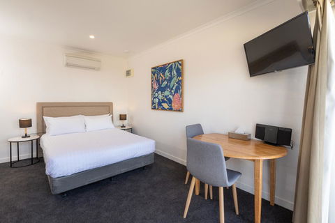 Bay 10 - Suites And Apartments - Accommodation Gladstone 8