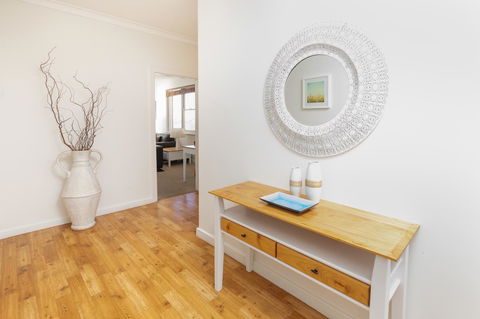 Bay 10 - Suites And Apartments - Accommodation Gladstone 14