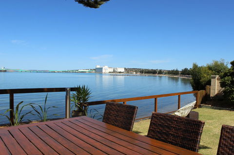 Bay 10 - Suites And Apartments - Accommodation Gladstone 30