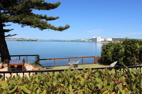 Bay 10 - Suites And Apartments - Accommodation Gladstone 25