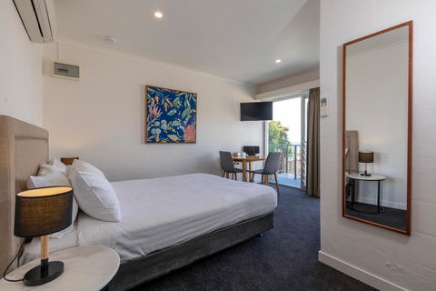 Bay 10 - Suites And Apartments - Accommodation Gladstone 13