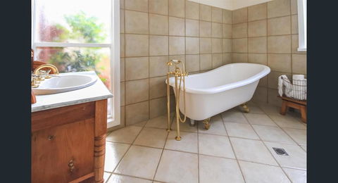 Ambrosia Holiday Home - Accommodation Gladstone 9