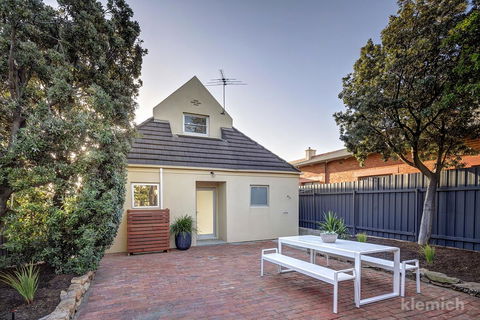 The Beach House @ Grange - Accommodation Gladstone 9