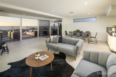 The Beach House @ Grange - Accommodation Gladstone 4