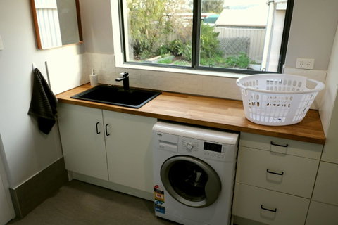 The Purple Door On Seaview - Accommodation Gladstone 12