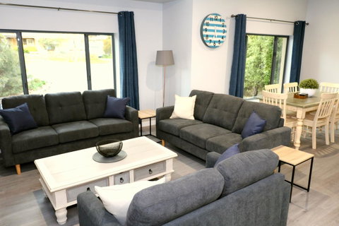The Purple Door On Seaview - Accommodation Gladstone 6