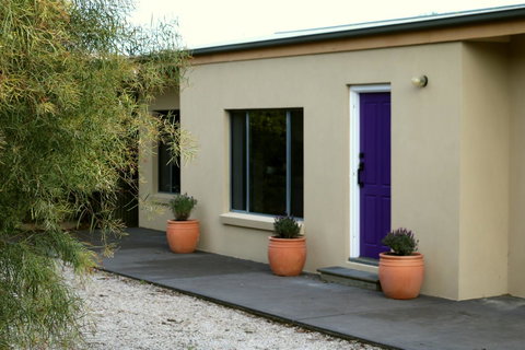 The Purple Door On Seaview - Accommodation Gladstone 1