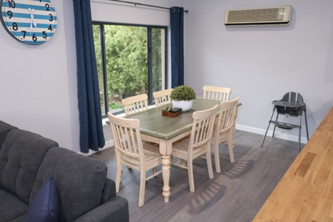 The Purple Door On Seaview - Accommodation Gladstone 5
