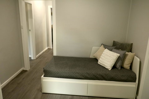 The Purple Door On Seaview - Accommodation Gladstone 9
