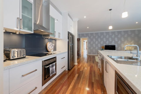 Boutique Getaway On Wright - Accommodation Gladstone 2
