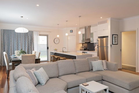 Boutique Getaway On Wright - Accommodation Gladstone 4
