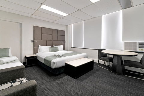 Cosmo On Bank - Accommodation Gladstone 2