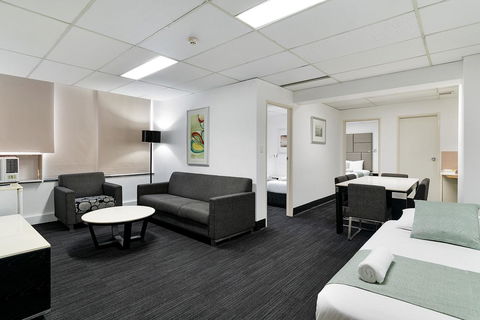 Cosmo On Bank - Accommodation Gladstone 5