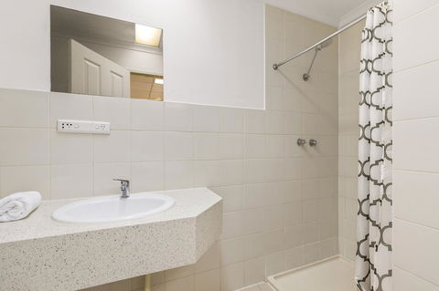 Cosmo On Bank - Accommodation Gladstone 13