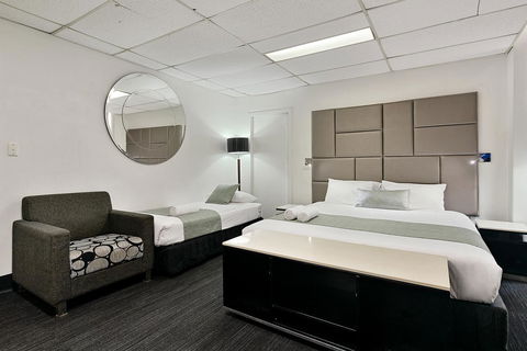 Cosmo On Bank - Accommodation Gladstone 4
